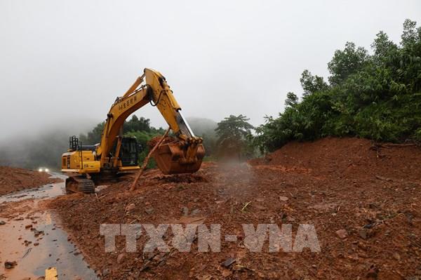 Sạt lở nghiêm trọng tại Huế, nhiều khu vực bị cô lập