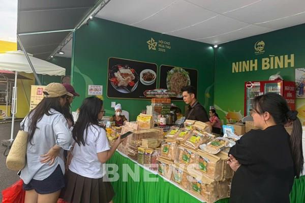 Hội chợ Mùa thu 2025: Sức nóng từ tinh hoa vùng miền Việt