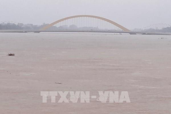 Huế: Lũ sông Hương xuống sát báo động 3, hơn 44.500 ngôi nhà bị ngập