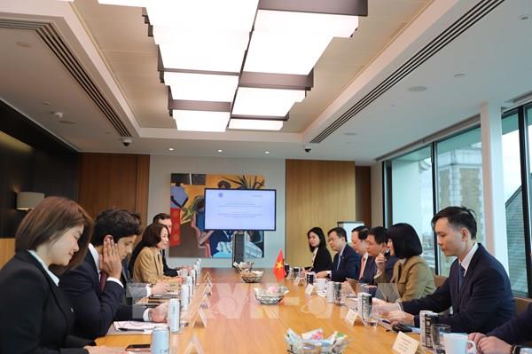 Bộ Tài chính Việt Nam tăng cường hợp tác với Ngân hàng JP Morgan