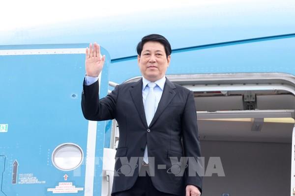 Chủ tịch nước Lương Cường lên đường dự Tuần lễ cấp cao APEC 2025