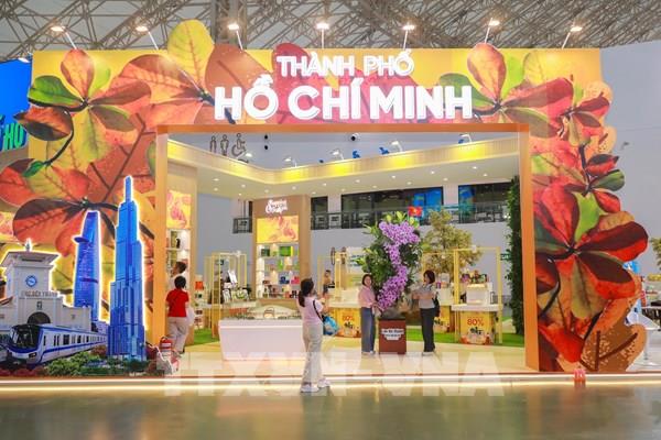 Hội chợ mùa Thu 2025: Gian hàng TP Hồ Chí Minh quảng bá nhiều sản phẩm độc đáo