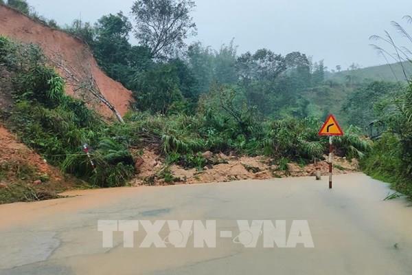 Quảng Ngãi: Đèo Lò Xo tiếp tục sạt lở, nguy cơ chia cắt cao