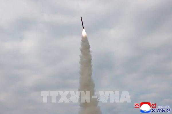 Triều Tiên phóng thử tên lửa hành trình chiến lược từ biển vào đất liền