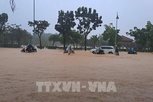 Lũ đang lên nhanh trở lại tại Huế