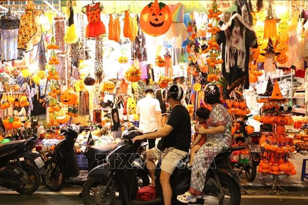 Nỗi lo hàng kém chất lượng mùa Halloween