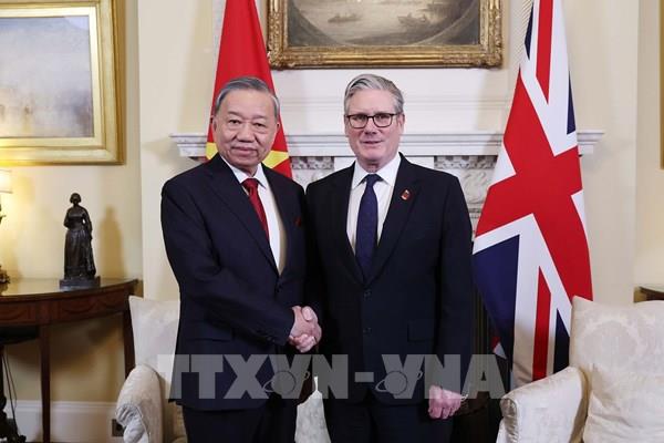 Thủ tướng Liên hiệp Vương quốc Anh và Bắc Ireland chủ trì Lễ đón chính thức và hội đàm với Tổng Bí thư Tô Lâm