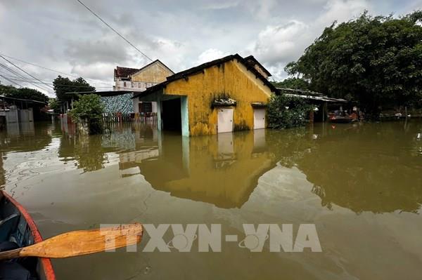 Đà Nẵng tiếp tục ngập sâu nhiều nơi, hàng chục nghìn hộ dân bị ảnh hưởng do mưa lớn