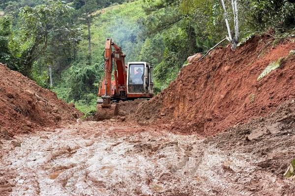 Quảng Ngãi nỗ lực xử lý sạt lở, phá thế “cô lập” cho xã Ngọc Linh
