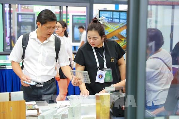 Hơn 100 thỏa thuận hợp tác kinh tế được ký kết tại Hội chợ Mùa thu