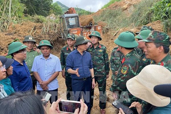 Phó Thủ tướng: Khẩn trương huy động thêm phương tiện khắc phục các điểm sạt lở