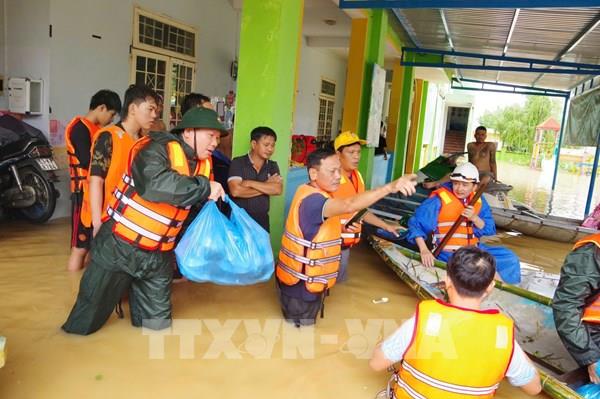 Những suất cơm nghĩa tình giữa tâm lũ