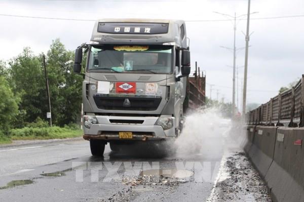 Nhiều địa phương ven biển Lâm Đồng ngập sâu, Quốc lộ 1A tạm thời gián đoạn lưu thông