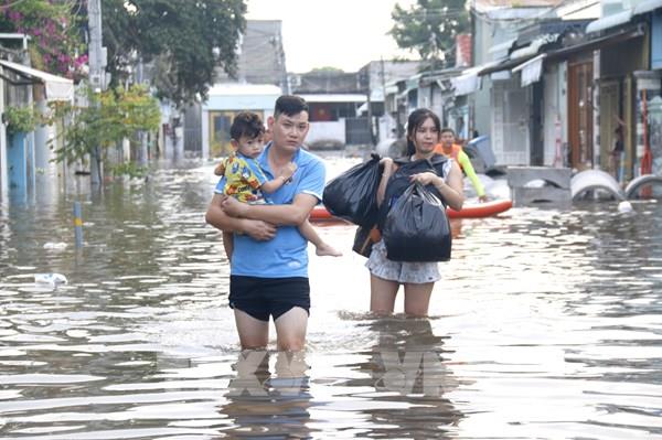 Một số phường ven biển tỉnh Lâm Đồng tạm thời gián đoạn lưu thông do bị ngập sâu