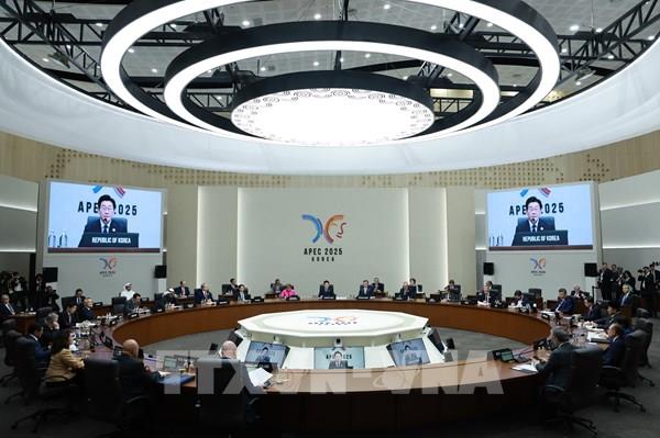 Các bộ trưởng APEC kêu gọi kết nối để vượt qua các thách thức kinh tế