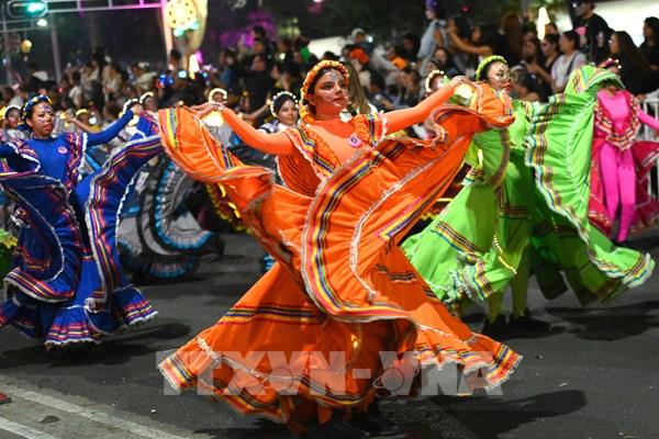 Sôi động lễ hội tại Mexico