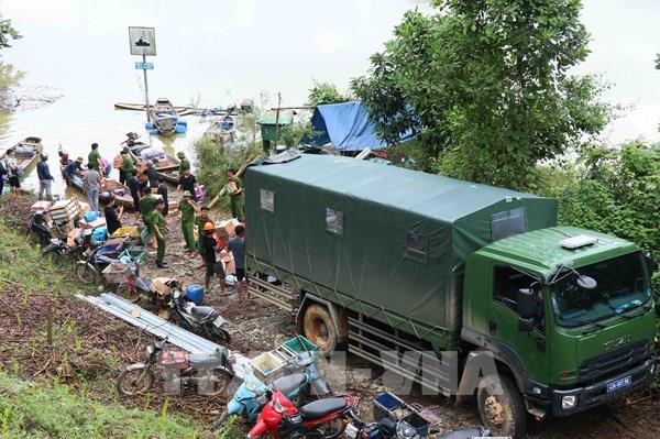 Quân đội điều động lực lượng cao nhất để tiếp cận tất cả khu vực còn bị chia cắt do ngập lụt