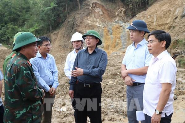 Phó Thủ tướng: Khẩn trương đưa lương thực, thực phẩm đến nơi bị cô lập