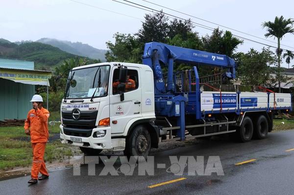 Đà Nẵng nỗ lực khôi phục mạng lưới điện cho đồng bào miền núi bị ảnh hưởng mưa lũ