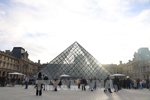 Pháp tăng cường bảo vệ cho Bảo tàng Louvre