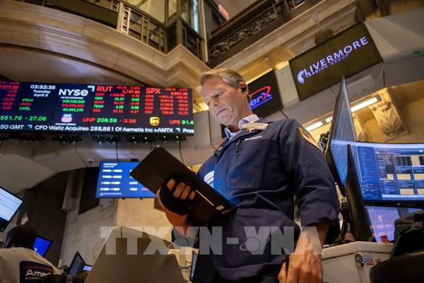 Phố Wall tạm biệt tháng 10 tích cực, Dow Jones có chuỗi tăng dài