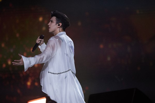 Dimash Kudaibergen: Tại sao cả thế giới “phát cuồng” trước một giọng hát?