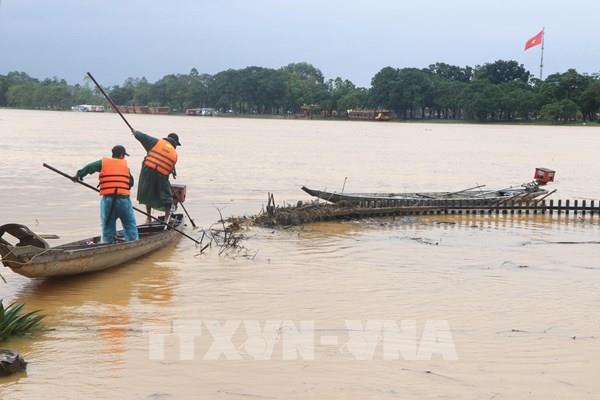 Mực nước trên sông Hương, sông Bồ lên dần xấp xỉ báo động 3