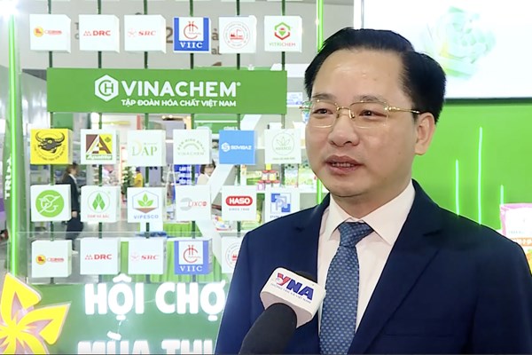 Nhiều sản phẩm phân bón và hóa chất xanh tham gia hội chợ Mùa Thu