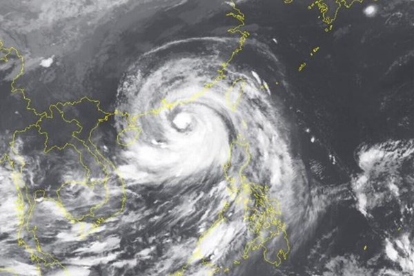 Ảnh hưởng bão KALMAEGI: Khu vực giữa Biển Đông có gió mạnh, sóng lớn