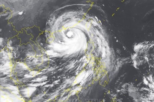 Bão KALMAEGI tiếp tục đổi hướng, di chuyển vào Biển Đông trong ngày 5/11 