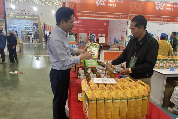 Hội chợ Mùa Thu 2025: Nhiều doanh nghiệp “cháy hàng” 