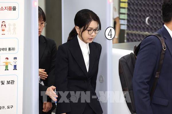 Cựu Đệ nhất phu nhân Hàn Quốc lần đầu thừa nhận đã nhận 2 túi Chanel xa xỉ