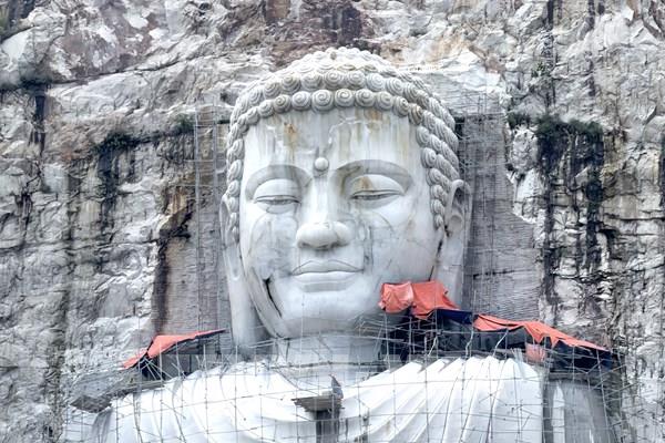 An Giang: Tượng Phật Thích Ca cao 81m khắc vào vách núi Sam