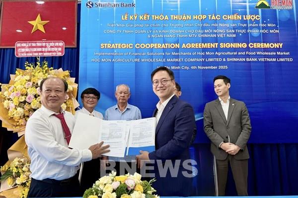 Shinhan Việt Nam cho vay ưu đãi hộ buôn bán nông sản tại Hóc Môn