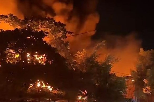 Cháy lớn thiêu rụi hàng chục gian hàng tại chợ Bình Dương, Gia Lai