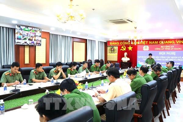 Giữ bình yên từ những sáng kiến quản lý vũ khí, vật liệu nổ