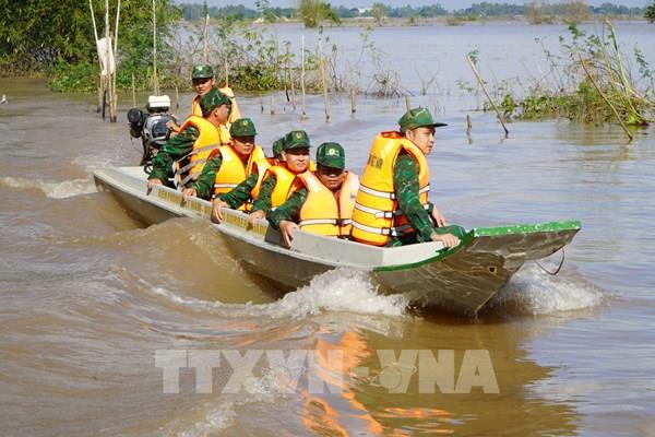 Ngăn dòng buôn lậu giữa mùa nước nổi