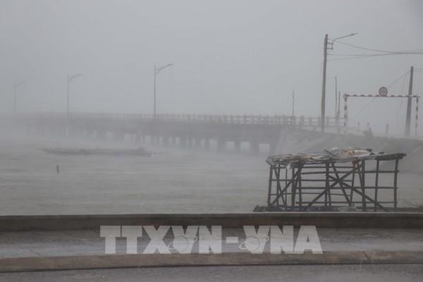 Bão số 13: Quảng Ngãi khẩn cấp dời dân trong đêm