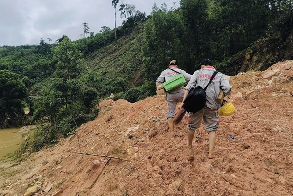 Viettel kích hoạt cao nhất toàn mạng lưới ứng phó bão số 13