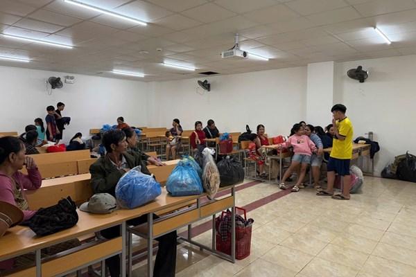 Thép Hòa Phát Dung Quất hỗ trợ 700 người dân Quảng Ngãi nơi tránh trú bão an toàn