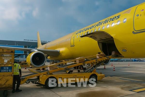 Vietravel Airlines vận chuyển miễn phí hàng hóa cứu trợ đến miền Trung