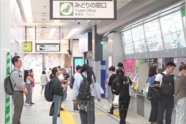 Đường sắt Nhật Bản thử nghiệm cổng soát vé nhận dạng khuôn mặt