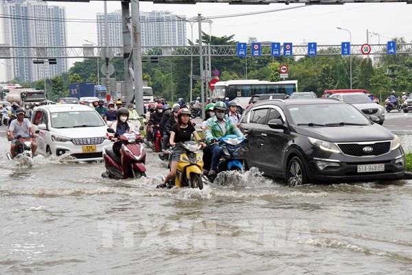 TP. Hồ Chí Minh: Triều cường dâng cao khiến nhiều khu vực ngập trong biển nước