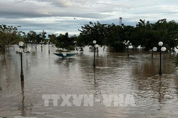 Gia Lai: Sạt lở chia cắt giao thông, nhiều khu vực ngập lụt do lũ sông Ba dâng nhanh