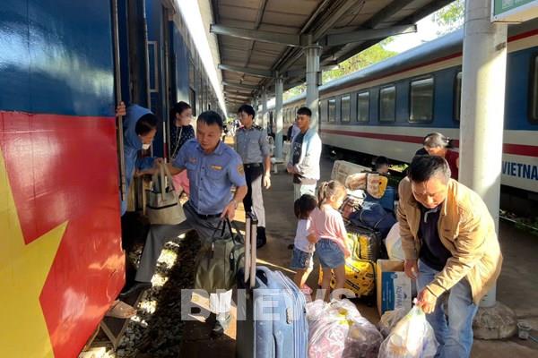 Tiếp tục ngừng chạy một số đôi tàu trong ngày 8 - 9/11 do ảnh hưởng bão số 13