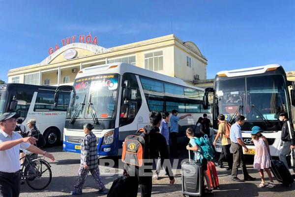 Ngành đường sắt chuyển tải hành khách bằng ô tô giữa ga Diêu Trì và ga Tuy Hòa