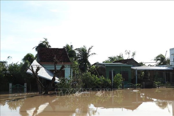 Ảnh hưởng bão số 13: Có 11 người thương vong và nhiều thiệt hại do bão