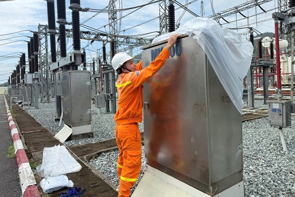 Khắc phục bão số 13: Truyền tải điện 3 khôi phục toàn bộ lưới điện bị ảnh hưởng