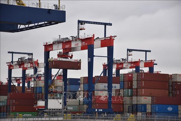 Xuất khẩu của Pháp vẫn tăng bất chấp các đòn thuế của Mỹ