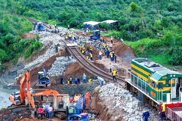 Ngành đường sắt quyết tâm thông tuyến, điện lực hoàn thành cấp điện vào ngày 10/11